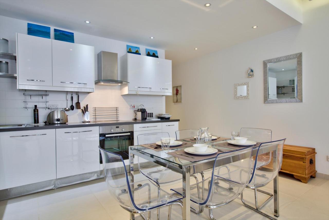 Bright And Central 2 Bedroom Apartment In Sliema Exterior foto
