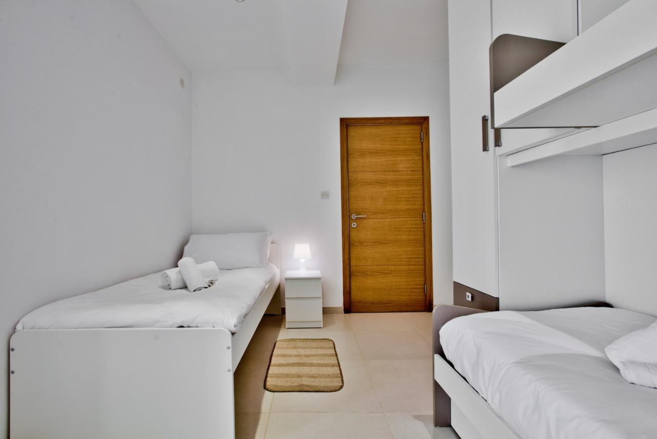 Bright And Central 2 Bedroom Apartment In Sliema Exterior foto