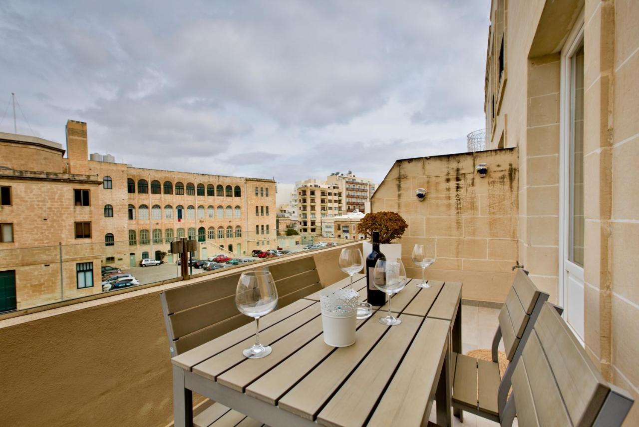 Bright And Central 2 Bedroom Apartment In Sliema Exterior foto